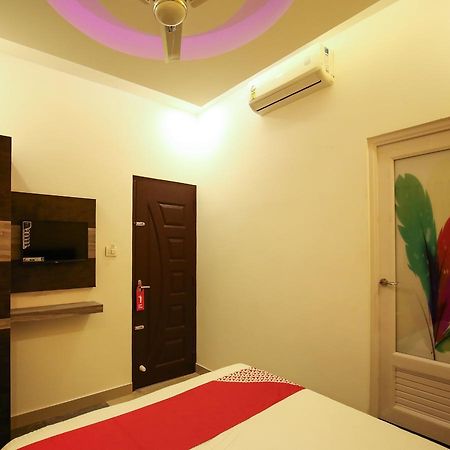 Oyo 10152 Rail View Residency Hotell Alappuzha Exteriör bild