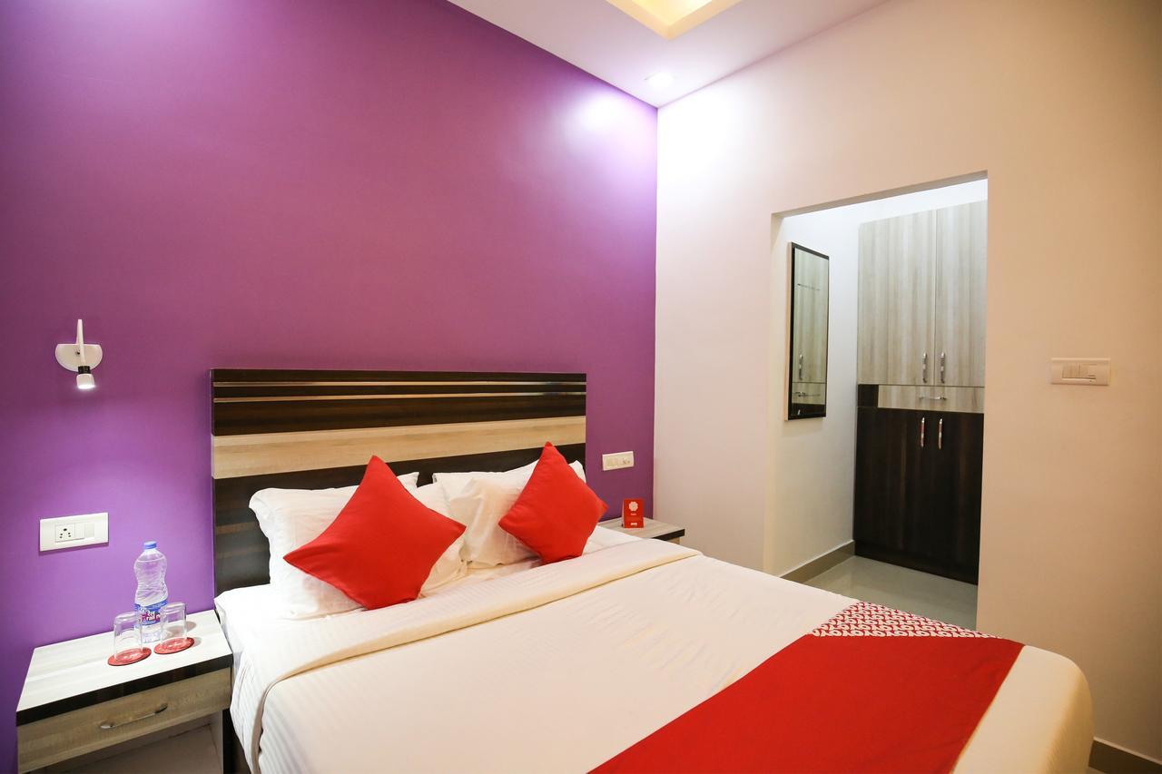 Oyo 10152 Rail View Residency Hotell Alappuzha Exteriör bild