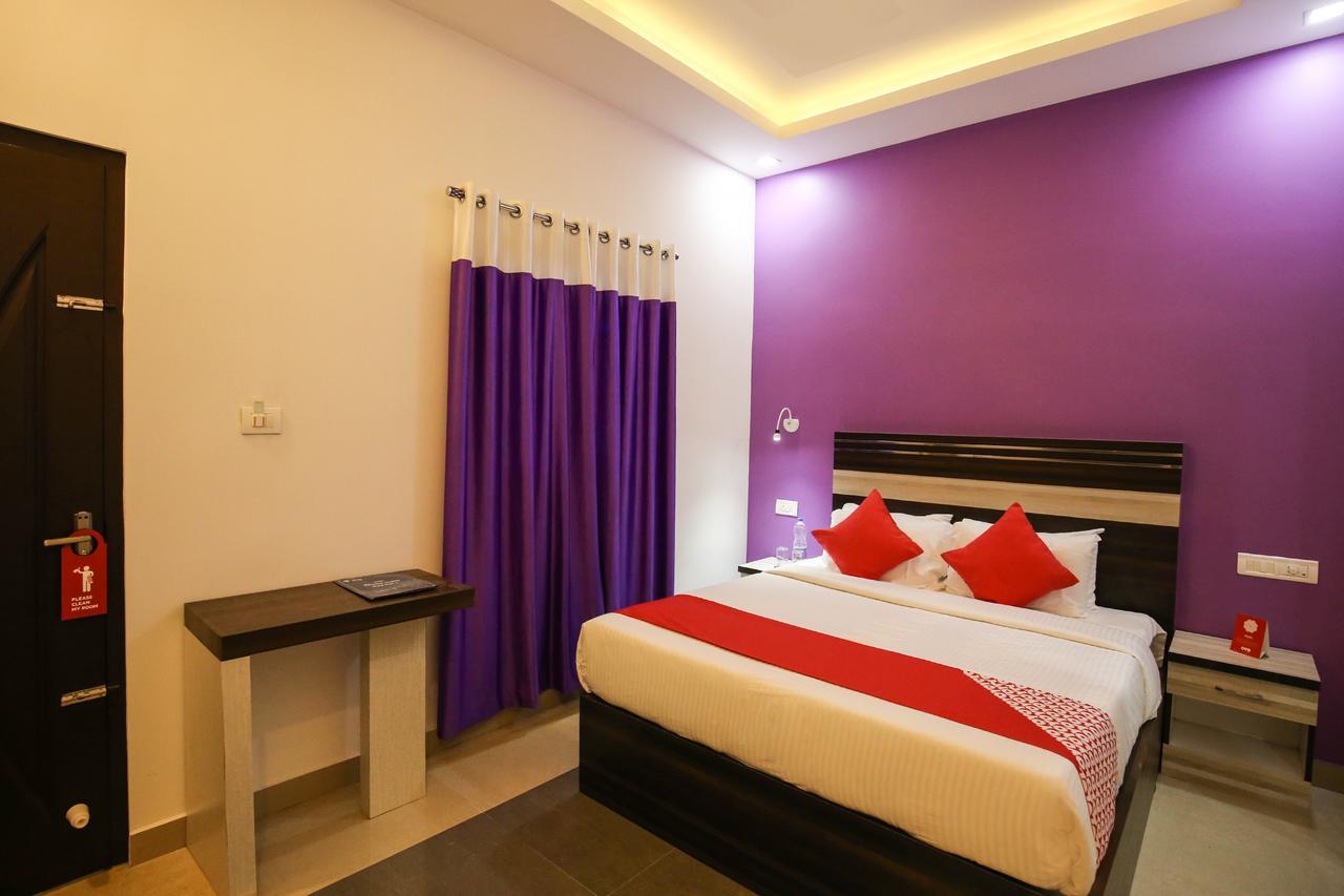 Oyo 10152 Rail View Residency Hotell Alappuzha Exteriör bild