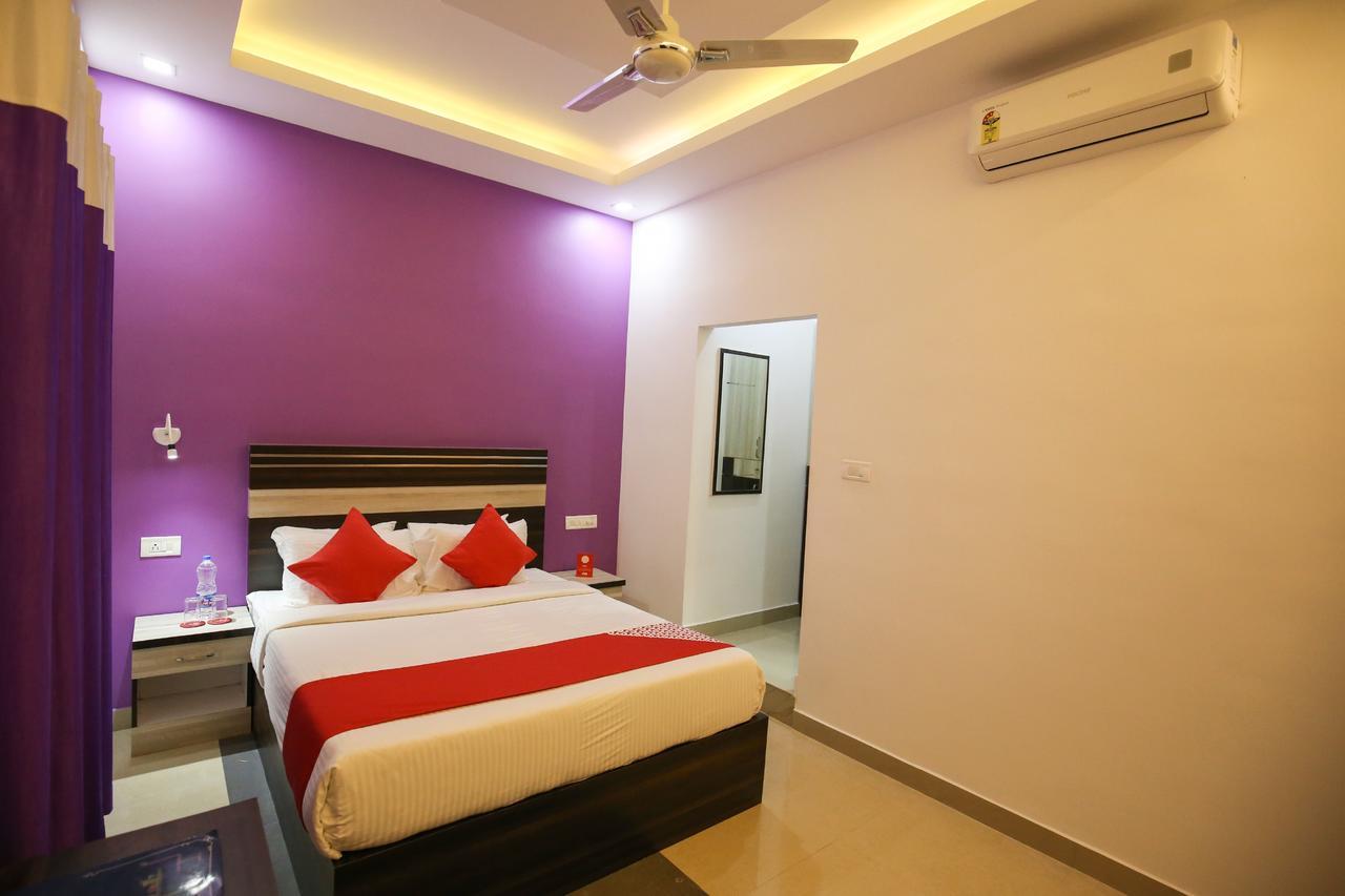 Oyo 10152 Rail View Residency Hotell Alappuzha Exteriör bild