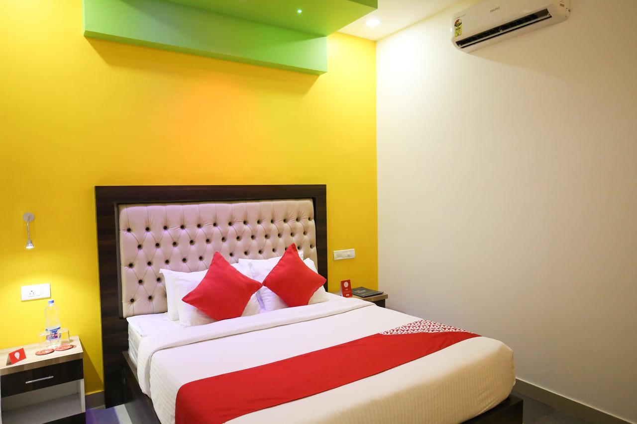 Oyo 10152 Rail View Residency Hotell Alappuzha Exteriör bild