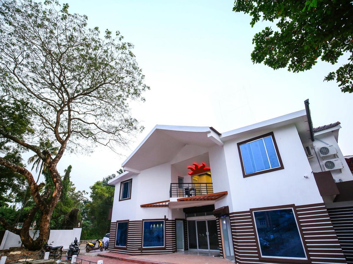 Oyo 10152 Rail View Residency Hotell Alappuzha Exteriör bild