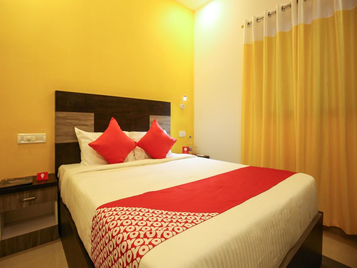 Oyo 10152 Rail View Residency Hotell Alappuzha Exteriör bild