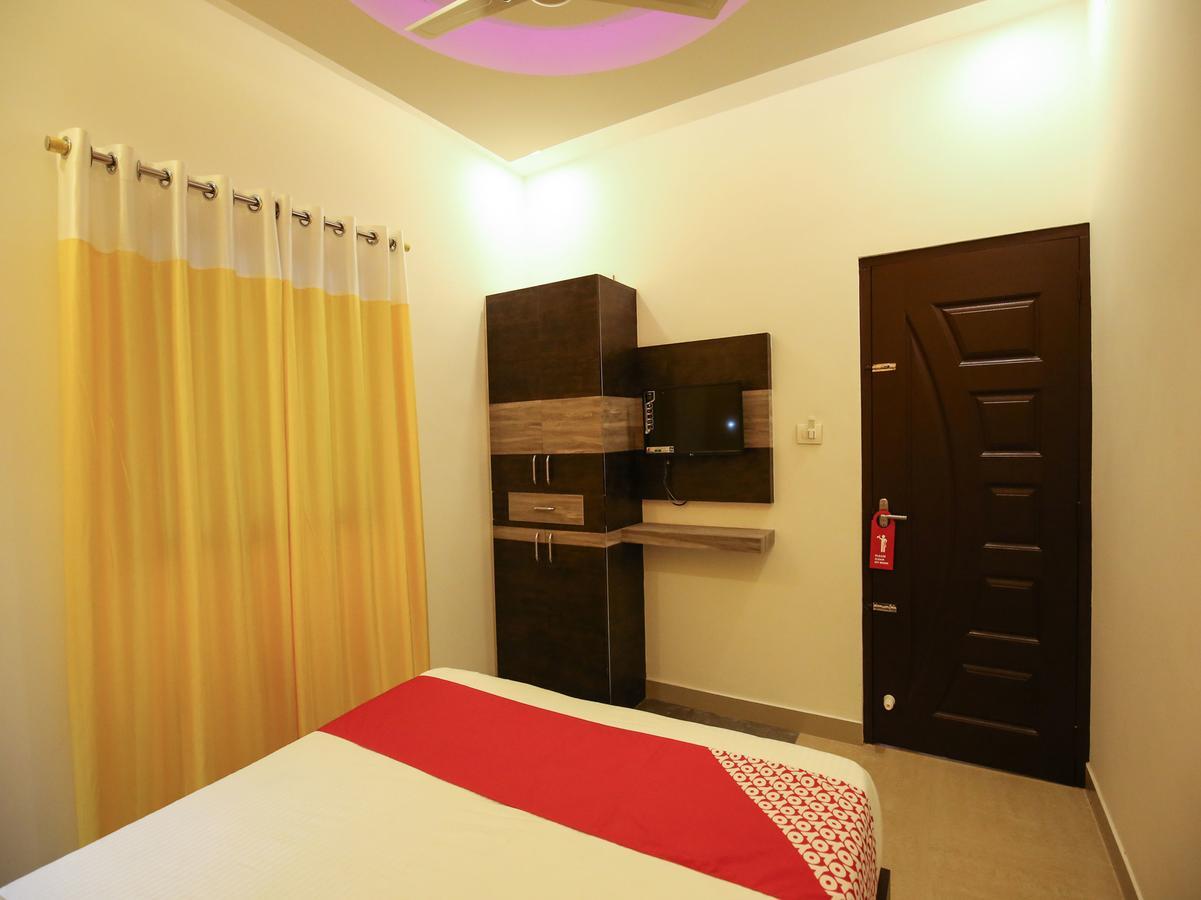 Oyo 10152 Rail View Residency Hotell Alappuzha Exteriör bild
