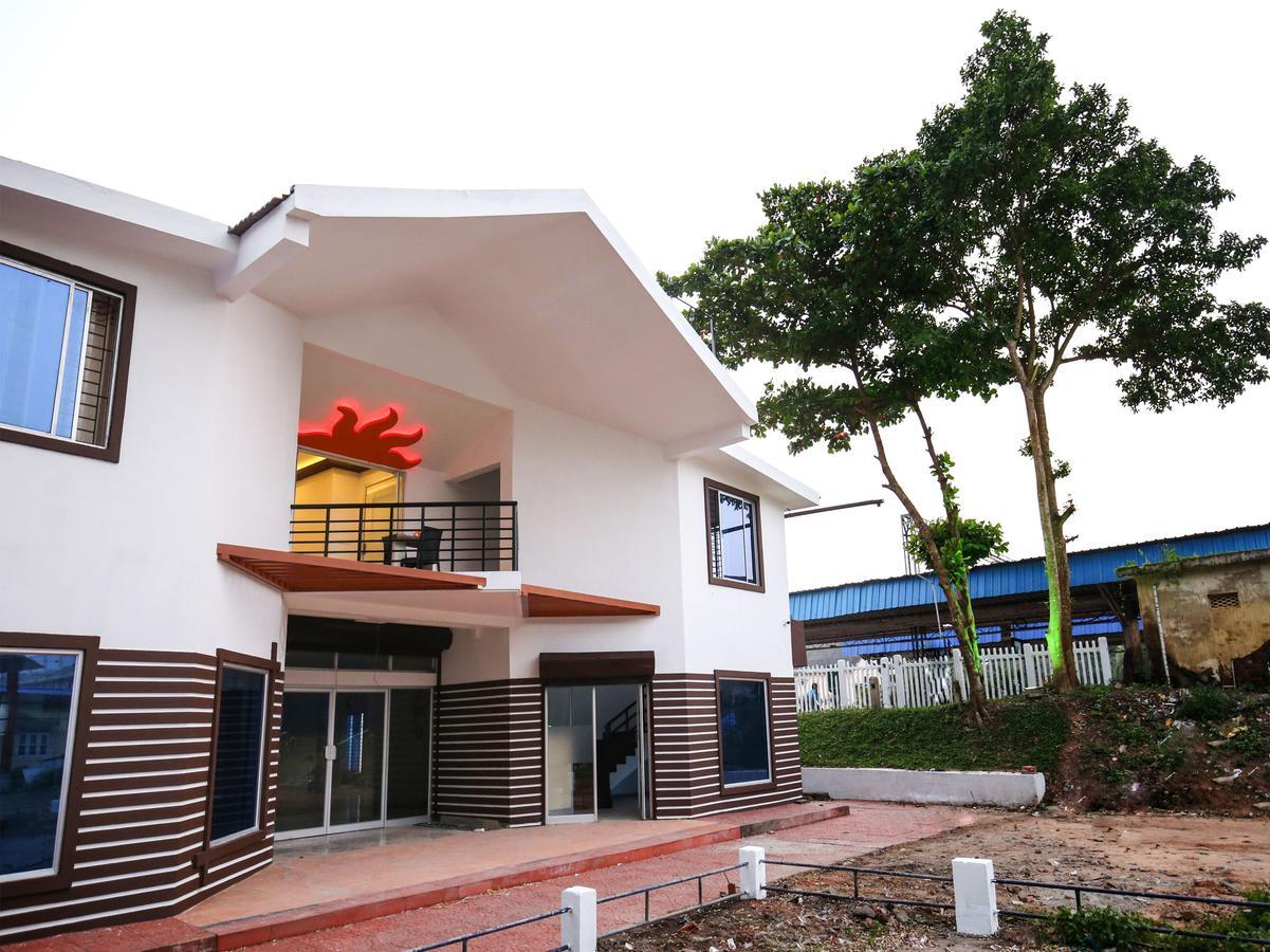 Oyo 10152 Rail View Residency Hotell Alappuzha Exteriör bild